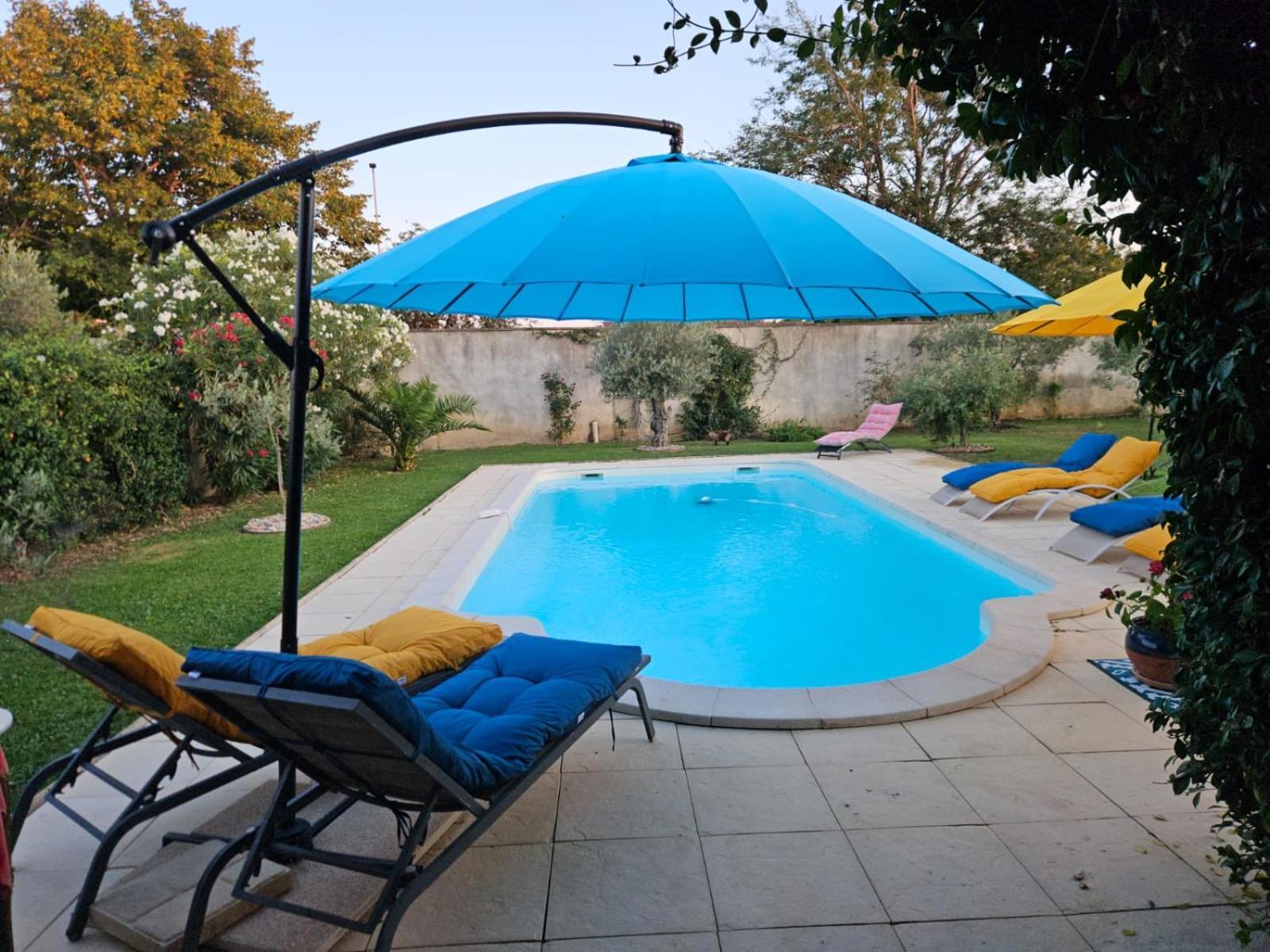 Maisonnette Avec Piscine La Picholine Châteaurenard Exterior foto