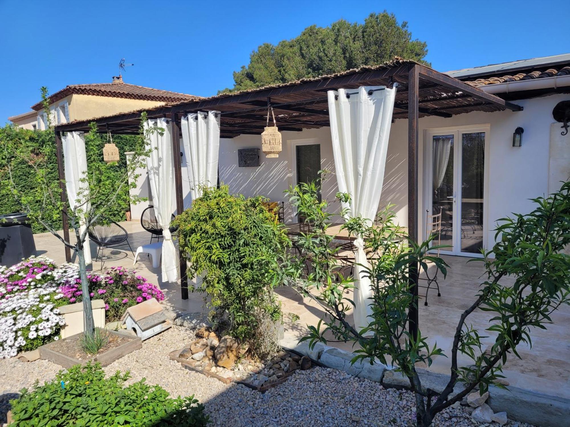Maisonnette Avec Piscine La Picholine Châteaurenard Exterior foto